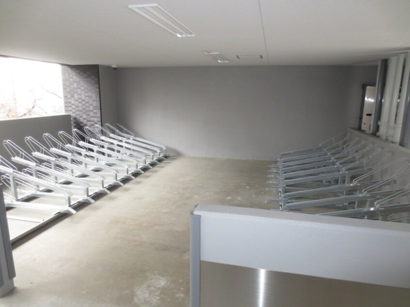駐輪場 ﾌﾟﾚｻﾝｽ丸の内流雅(603)