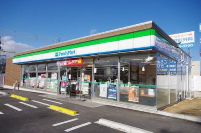 ファミリーマート(コンビニ)まで380m ＰＲＯＭＥＮＡＤＥ彩