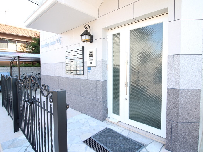 エントランス部分 ボ－ディングハウスY.G