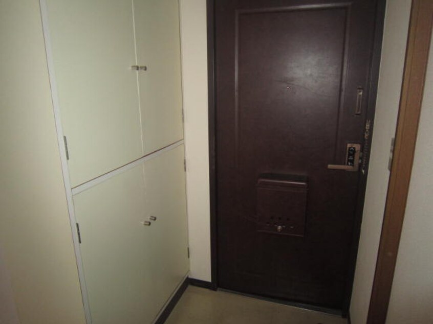 玄関 ボ－ディングハウスY.G