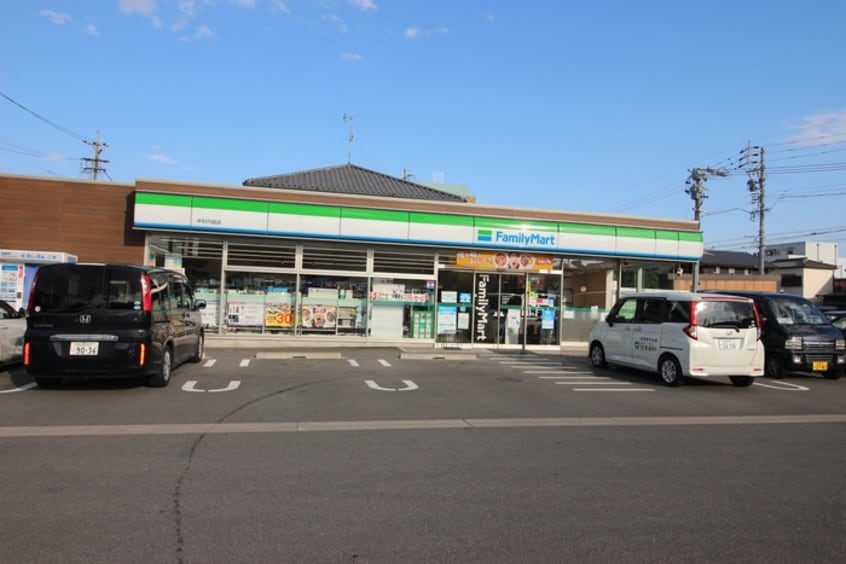 ファミリーマート中村向島店(コンビニ)まで450m ルミエール豊国