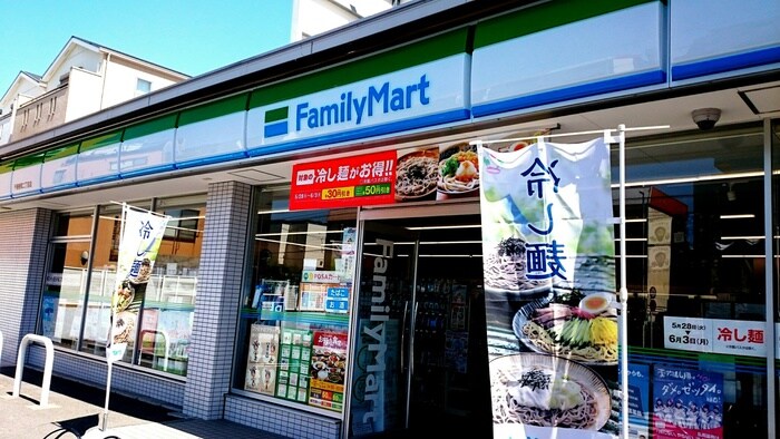 ファミリーマート春岡2丁目店(コンビニ)まで61m グランツ