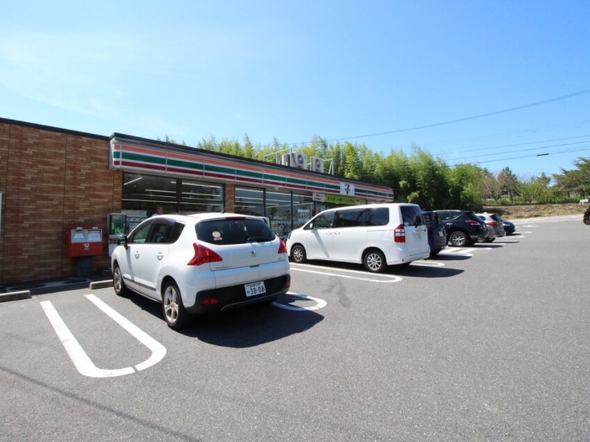 セブンイレブン(コンビニ)まで714m CRYSTAL PALECE