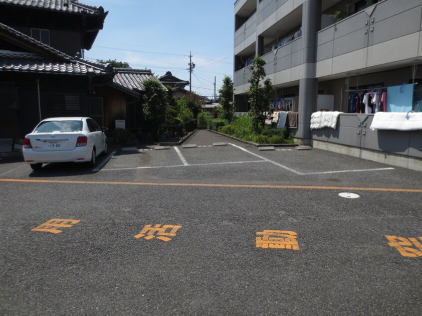 駐車場 ルミエール泉