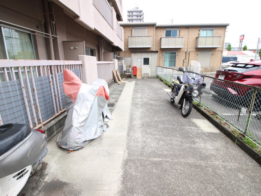 駐車場 臼井ビル