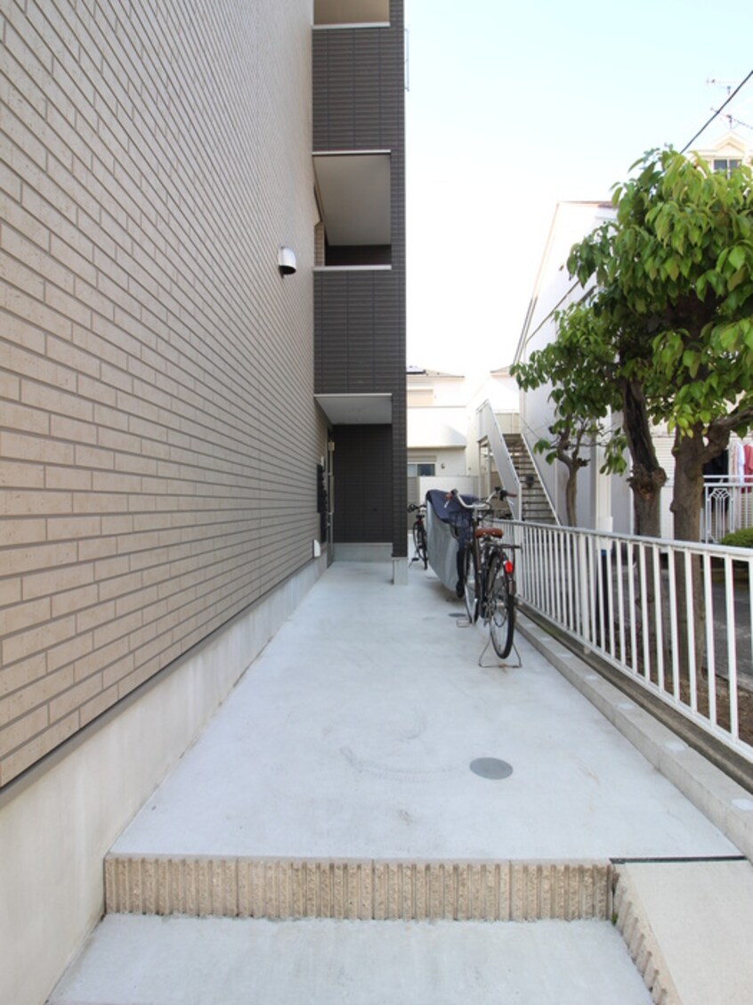 エントランス部分 Patina岩塚