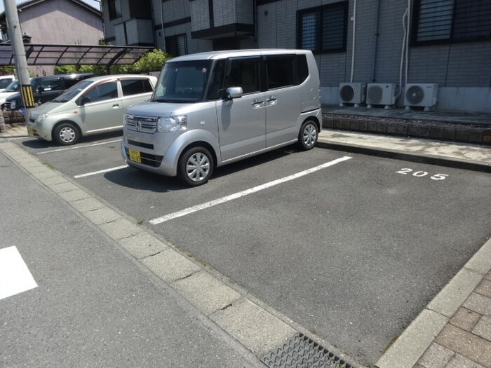 駐車場 ﾚｼﾞﾃﾞﾝｽﾗｸﾞﾗｼｭｰｽﾞ