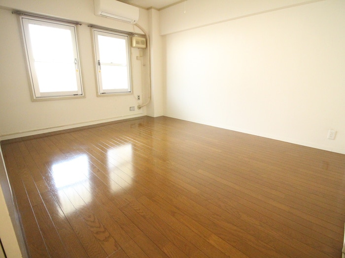 居室 那古野ビル南館(504)