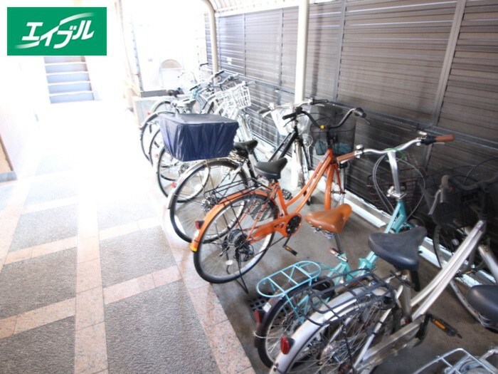 駐輪場 グレイス日比野