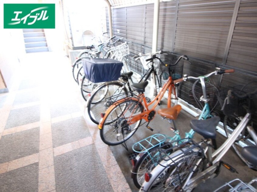 駐輪場 グレイス日比野
