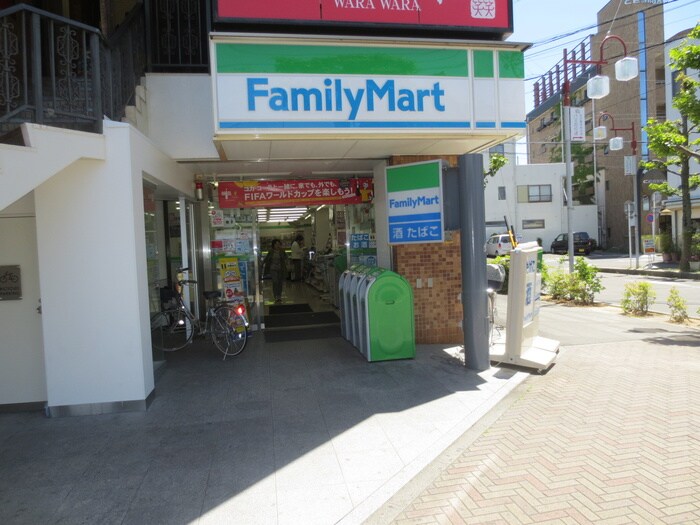 ファミリーマート(コンビニ)まで830m メゾンけやき