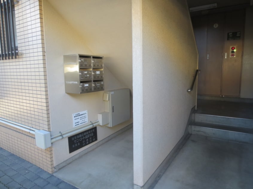 エントランス部分 サニーコート高蔵寺西