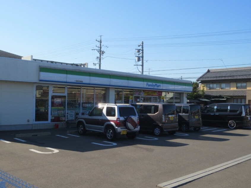 ファミリーマート一宮東五城店(コンビニ)まで1000m サニーハウスTOYAMA　1