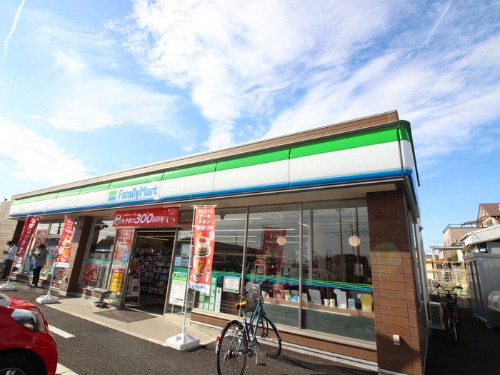 ファミリーマート(コンビニ)まで600m メゾン輝