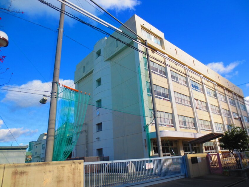 名古屋市立杉村小学校(小学校)まで193m ライフオン生駒　東棟