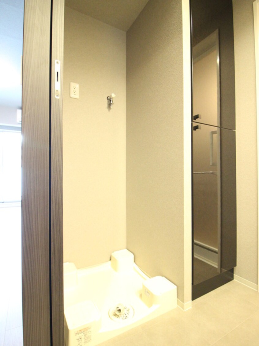 洗濯機置場 ﾌﾟﾚｻﾝｽﾛｼﾞｪ名古屋浅間町(1005)