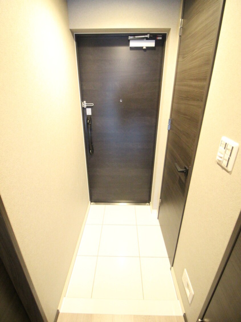 玄関 ﾌﾟﾚｻﾝｽﾛｼﾞｪ名古屋浅間町(1005)