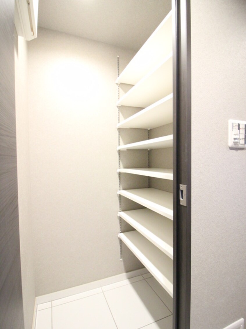 靴箱 ﾌﾟﾚｻﾝｽﾛｼﾞｪ名古屋浅間町(1005)