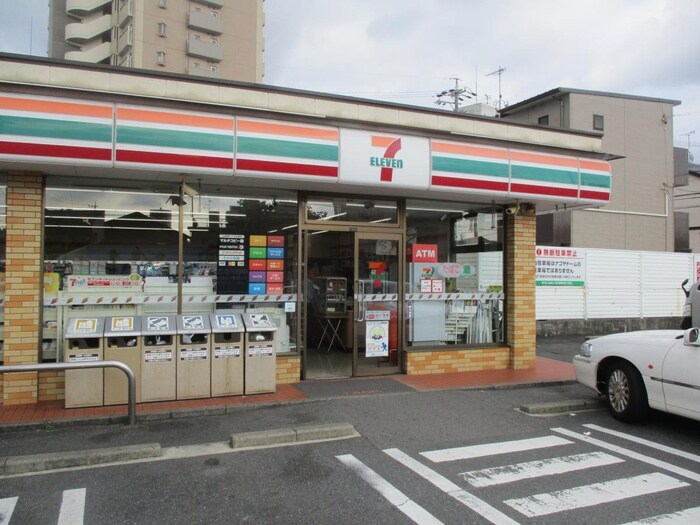 セブンイレブン名古屋萱場2丁目店(コンビニ)まで339m 佐竹ビル