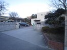 萩山中学校(中学校/中等教育学校)まで746m パラシオン豊岡