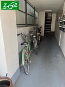 駐輪場 ションブルジス加賀