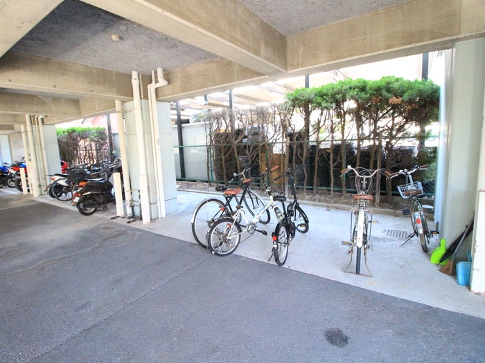 駐輪場 メゾン・ド・ポプラ