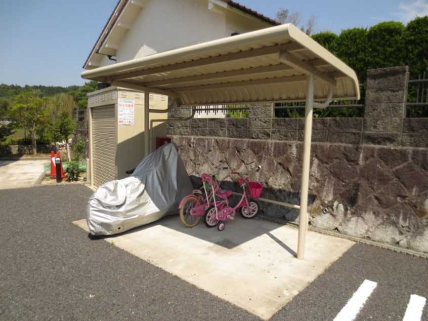 駐輪場 メイプル