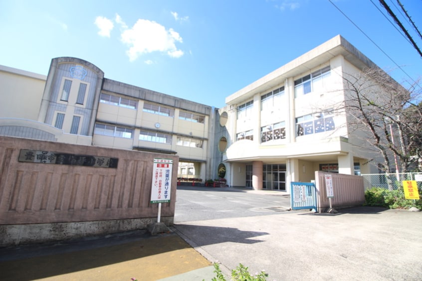 梅坪小学校(小学校)まで1000m 中根ビル