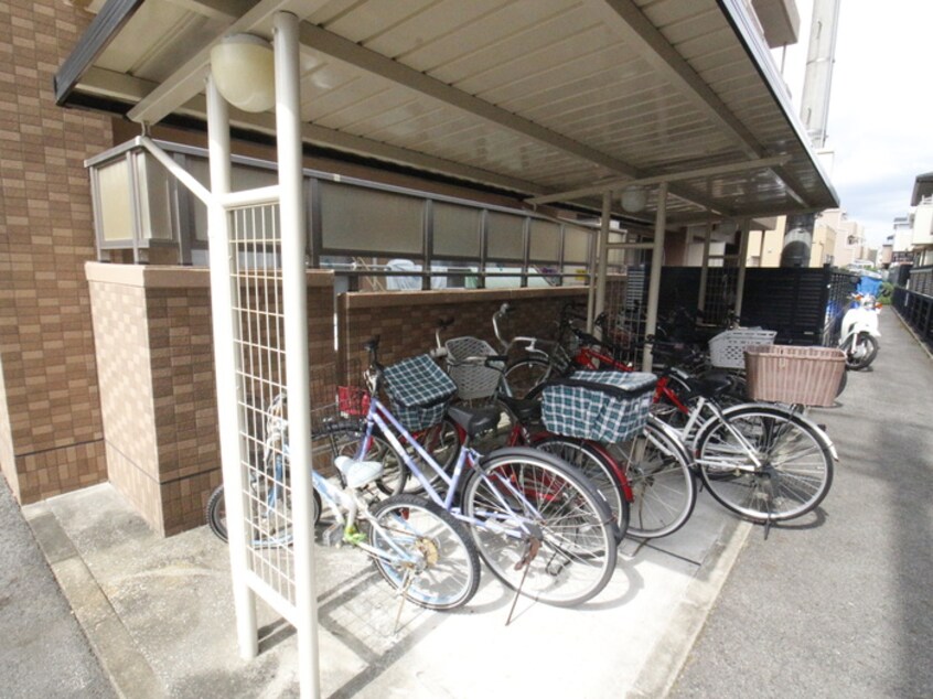駐輪場 レ－ジュ中根