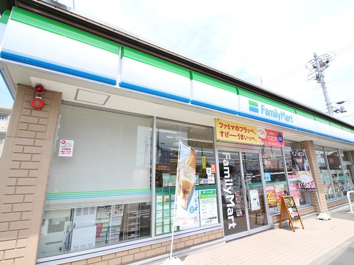 ファミリーマート　岩倉旭町１丁目店(コンビニ)まで190m ﾎﾜｲﾄｷｬｯｽﾙ岩倉Ⅱ(202)