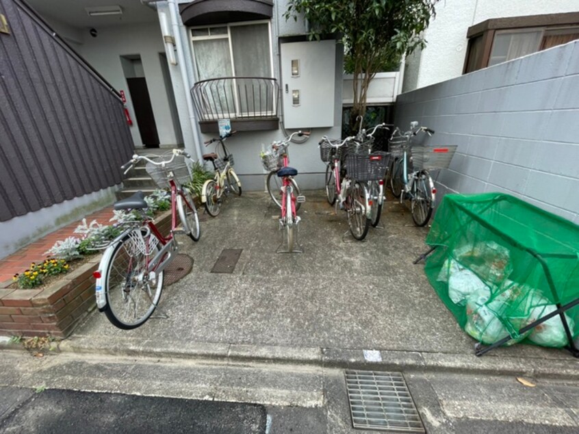 駐輪場 メゾン本山