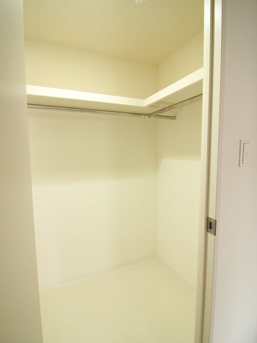 収納 クリスタル丸の内