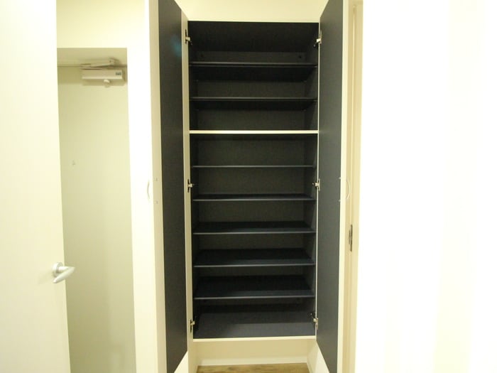 靴箱 クリスタル丸の内