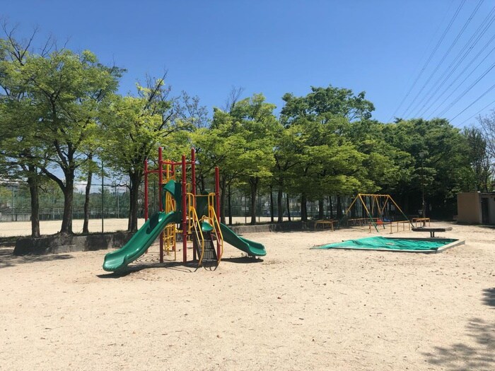 貴船公園(公園)まで300m 第２大進コーポ