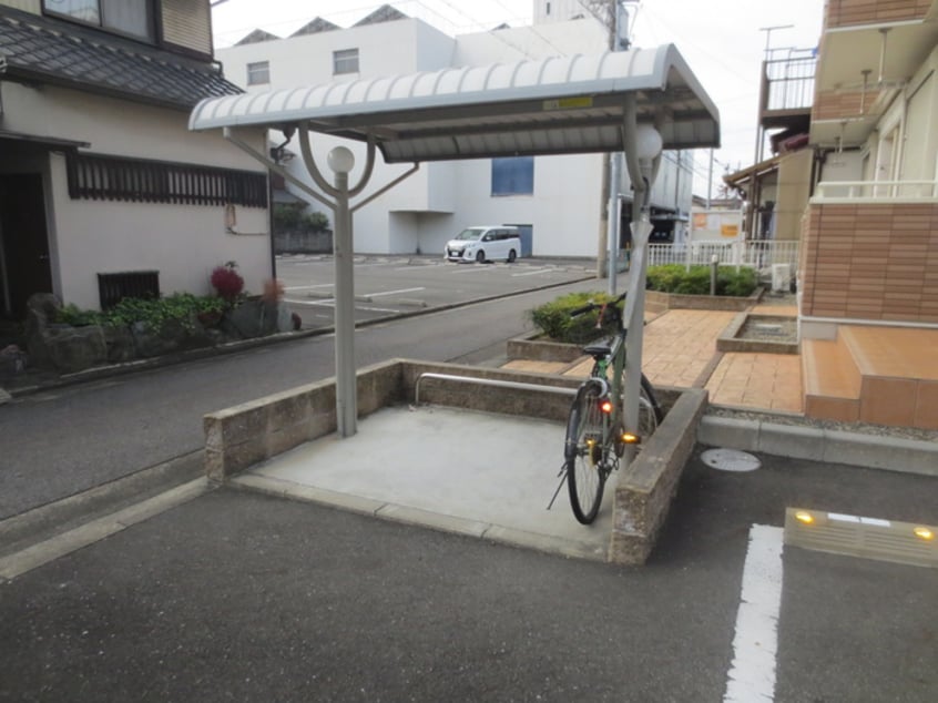 駐輪場 アビタシオン柳戸