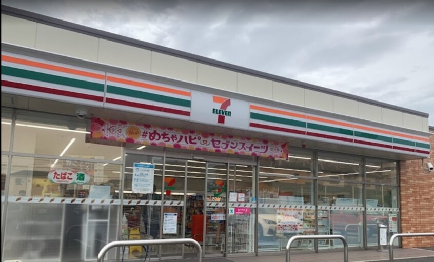 セブンイレブン(コンビニ)まで715m ウィズ　ハウス