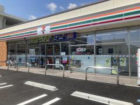 セブンイレブン(コンビニ)まで173m アーク小野