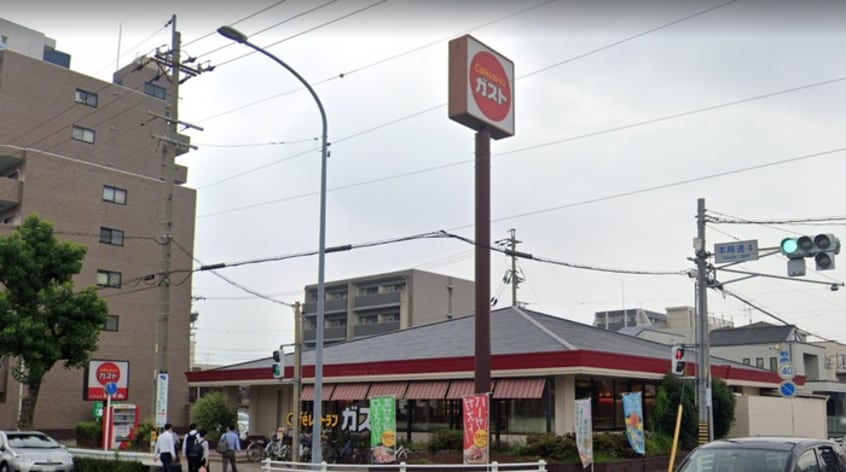 ガスト本陣通店(その他飲食（ファミレスなど）)まで800m ロワール名古屋　