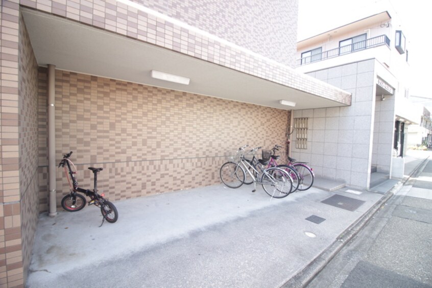 駐輪場 グランド－ルスクエア