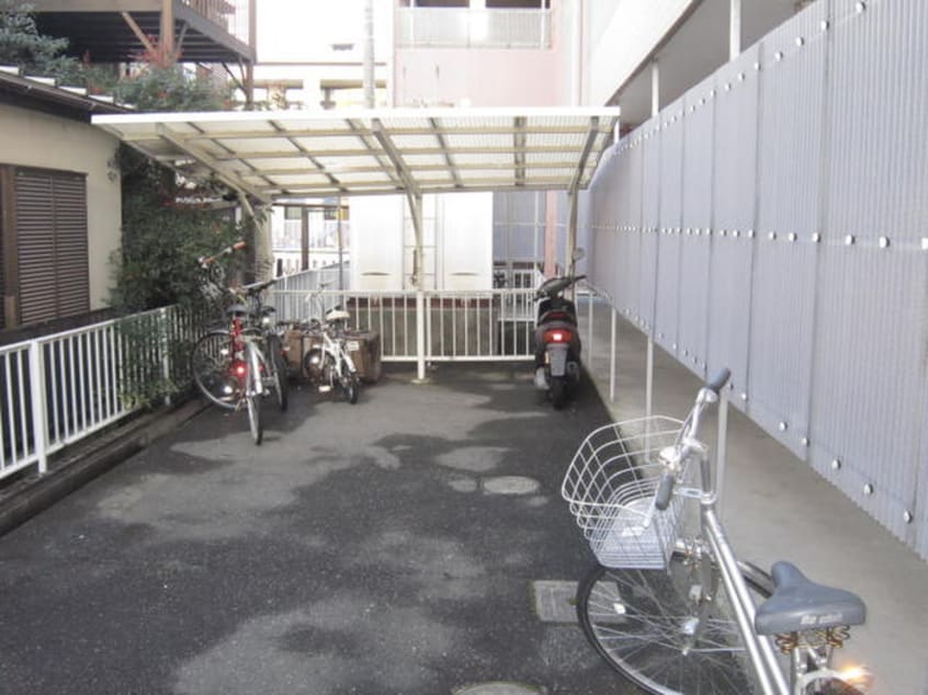 駐輪場 サンパレス