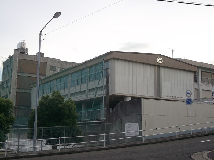 名古屋市立猪子石中学校(中学校/中等教育学校)まで560m サンパークマンション