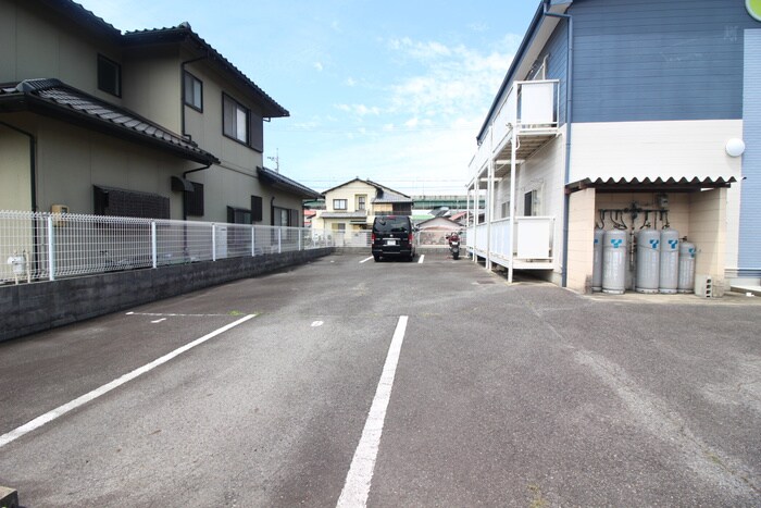 駐車場 サープラスワン公園のよこ