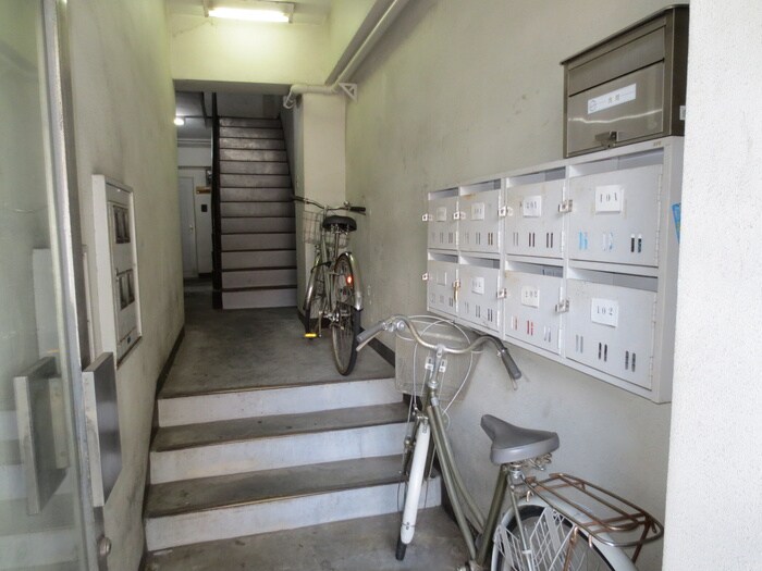 エントランス部分 ハイネス桜山