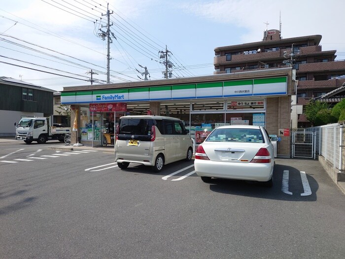 ファミリーマート中川西伏屋店(コンビニ)まで99m シャトレー・プランドール