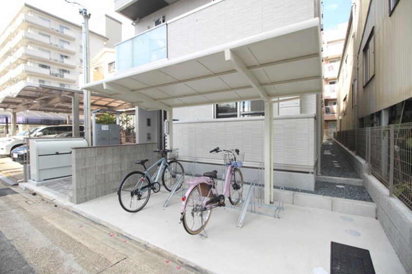 駐輪場 アリヴィオ