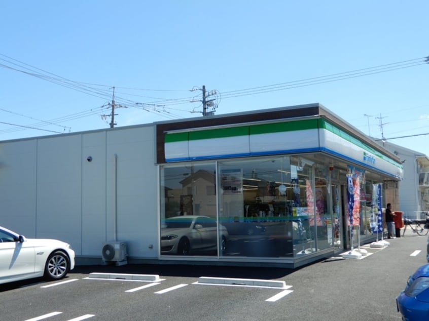 ファミリーマート(コンビニ)まで166m アクア・ミル　A棟