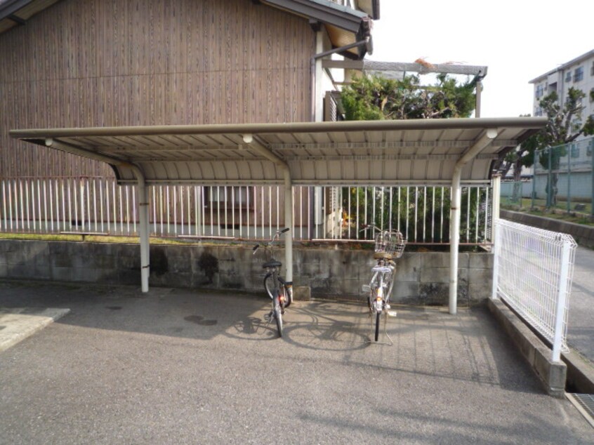 駐輪場 Surplus One 城南