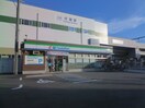 ファミリーマート近鉄伏屋駅店(コンビニ)まで163m クオーレ