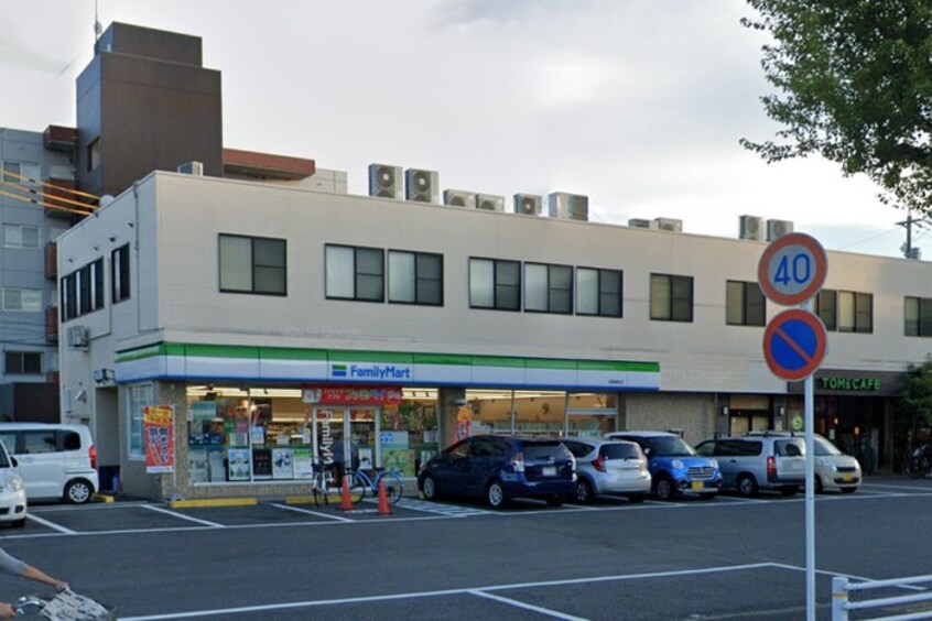 ファミリーマート新長喜町店(コンビニ)まで49m 長喜マンション