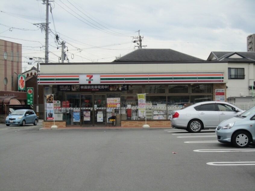 セブンイレブン(コンビニ)まで124m フラット１８